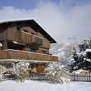 Chalet La Cachette Cyclists & Skiers Apartment