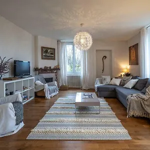 Bright Airy Spacious Apartment